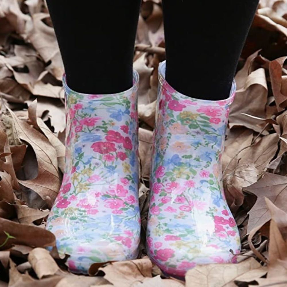 Aresgo Adorable Bootie Style Rain Boots!!